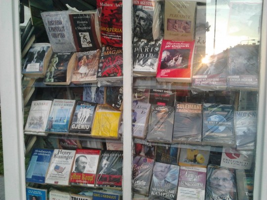 Kiosk knjizara u centru grada