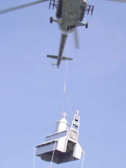 Helihopter_i_crkva